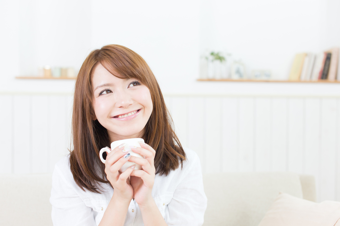 マグカップを持つ女性 ままてらす しなやかで洗練されたまま起業家が 相手の夢を叶えて自分の夢も叶える コミュニティ マグカップを持つ女性 ままてらす しなやかで洗練されたまま起業家が 相手の夢を叶えて自分の夢も叶える コミュニティ
