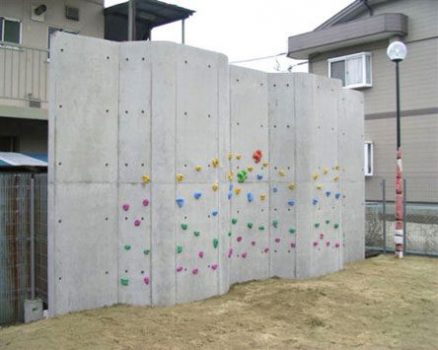 小林真由美pic06 サンディエゴのサルベーションマウンテンのような建物を宿泊場所として建設